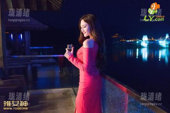 推女神-歆小兔chobits 推女神 - 白裙的图包藏着什么?歆小兔chobits的可爱甜蜜乐章!