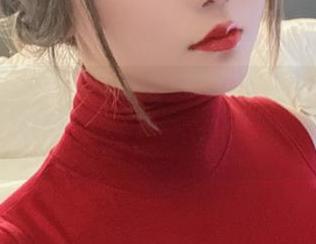 高清细节下，星之迟迟的朋克人形包竟会打破常规的审美。