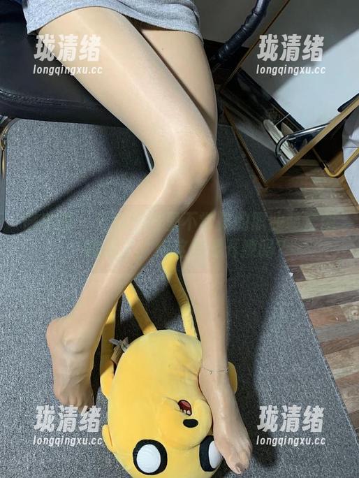 微密圈 - 分享平日里不常见的职业装套图，桃脱了，你这是要开撩吗？