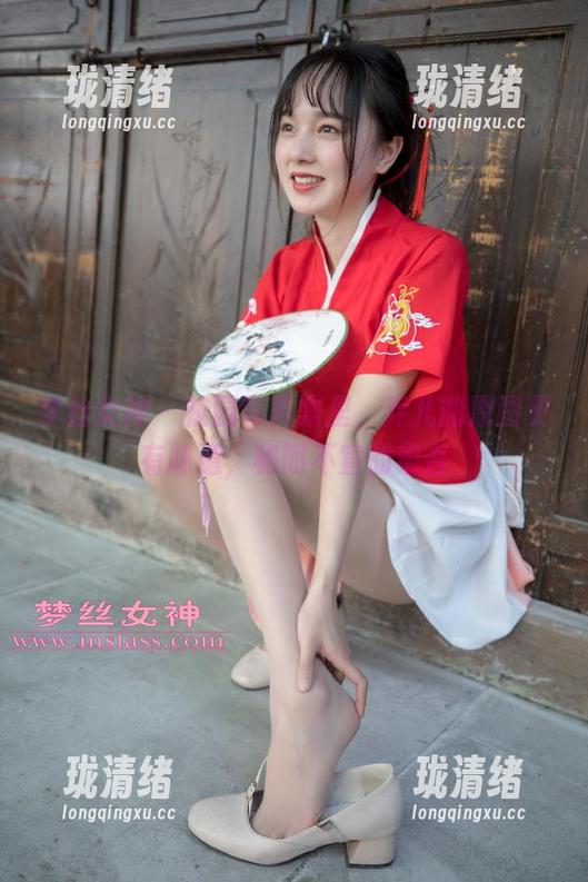梦丝女神 - 校园写真集里，乔儿的原图更有味道，秘而不宣的组合