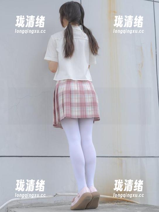 森萝财团-Aika 森萝财团 - Aika的80D白丝写真,不同寻常的图包,让人的想象力开始肆意横飞。