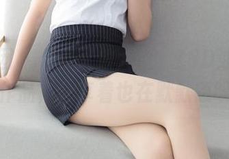 森萝财团 – 小夜又放大招，18D油亮灰丝的作品，分享着也在默默感叹！