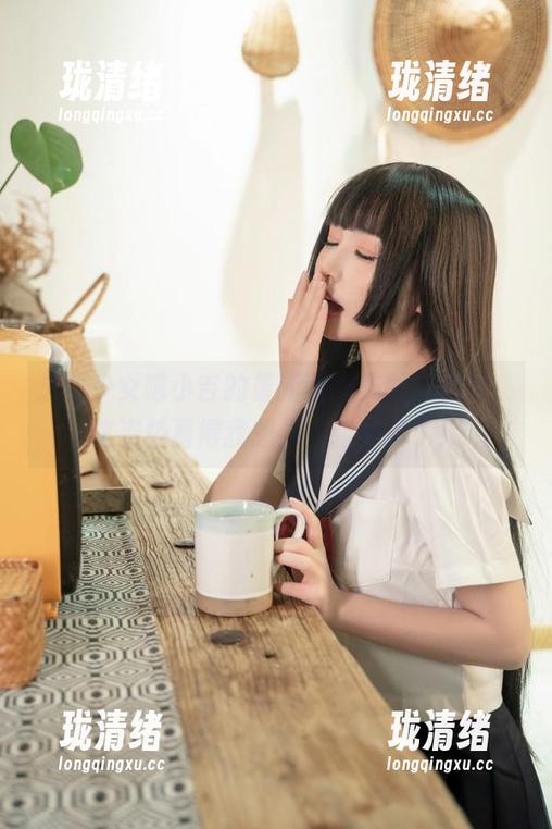 爆机少女喵小吉的最新瑜伽美图，哎呀，这姿势看得我想买一张垫子了！