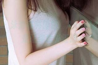 爱尤物 – 泳池福利图包，Angela楚楚总是让你意外连连
