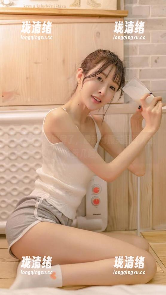 王羽杉又来刷屏了，最新制服美图让人想多看几遍！