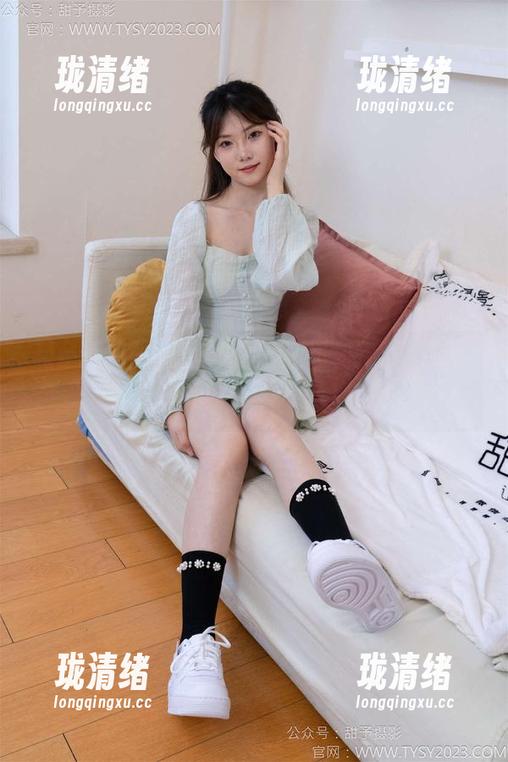 甜予摄影 - 私房写真，思思和运动鞋的碰撞，温柔中带着一丝俏皮。