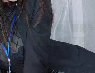白银81的Fantia新尝试，眼镜与cos完美结合，原图也太赞了吧。
