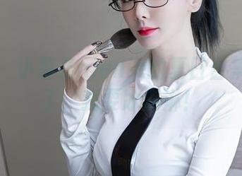 秀人网 – 小薯条nienie的夏日合集：太热了，我要冰淇淋！
