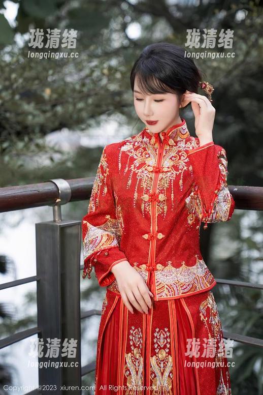 秀人网 - 小蛮妖眼镜写真集：有趣，不止于外表，也许还有一些小秘密…