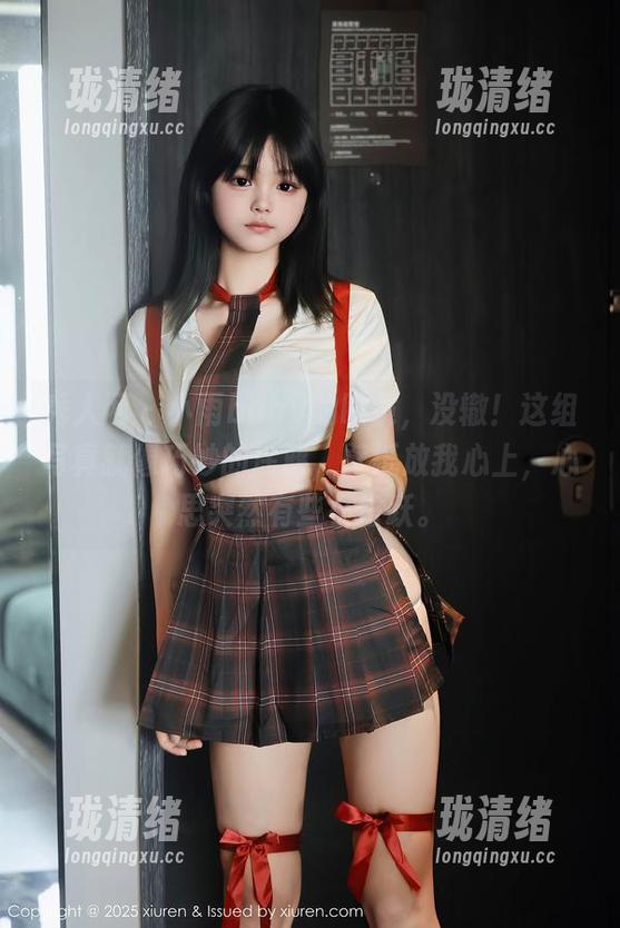 秀人网 - 小雨baby的眼镜，没辙！这组写真就像巧妙的涂鸦，壁纸放我心上，心思突然有些小雀跃。