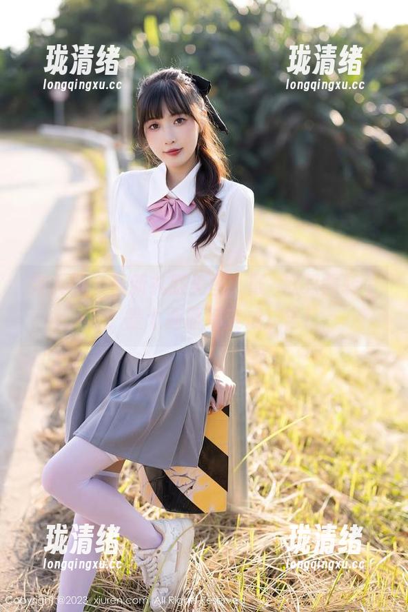 秀人网-戴渃欣 秀人网 - 最新礼服美图,戴渃欣只需转个身,整个画面都变成广告!