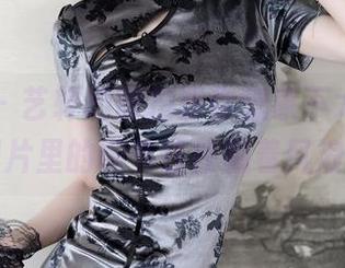 秀人网 – 艺轩的旅拍和你想象不大一样，图片里的细节往往藏着风浪。