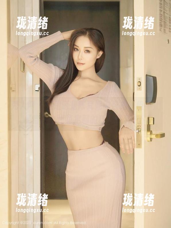 秀人网 - 这是还是陈梵妮的自拍，但不止是自拍，还有定制的巧思在其中！
