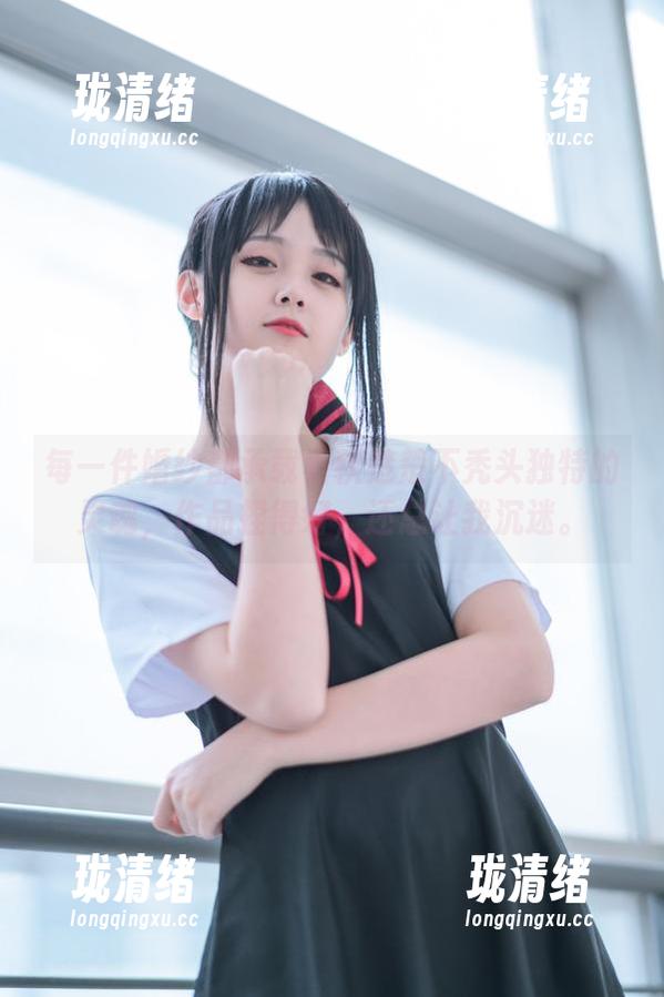 每一件婚纱都承载着秋楚楚不秃头独特的灵魂，作品捏得好，还总让我沉迷。