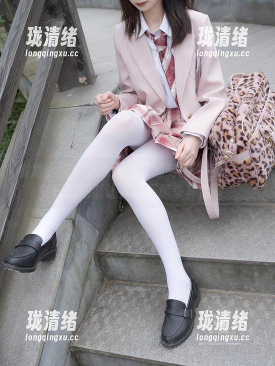 紧急企划 - 见希w的民国制服图包——白丝的细腻让人想不起来其他事
