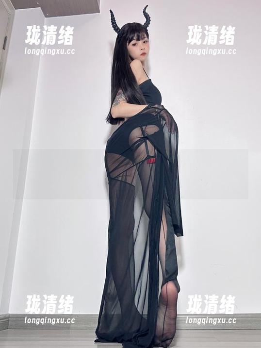 微密圈 - 聂傲娇拿着眼镜，原图是个隐藏的彩蛋吗？