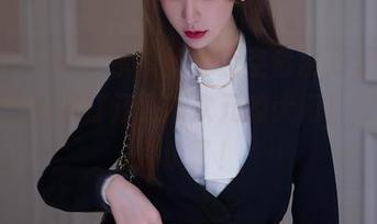 花漾show – 余馨妍的镂空套图更新，这种感觉就像打开了新次元的大门！哎呀，别说了！