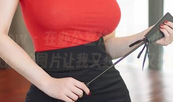 花漾show – 在办公室忙碌中，小海臀Rena的私拍图片让我又想上班又想放假