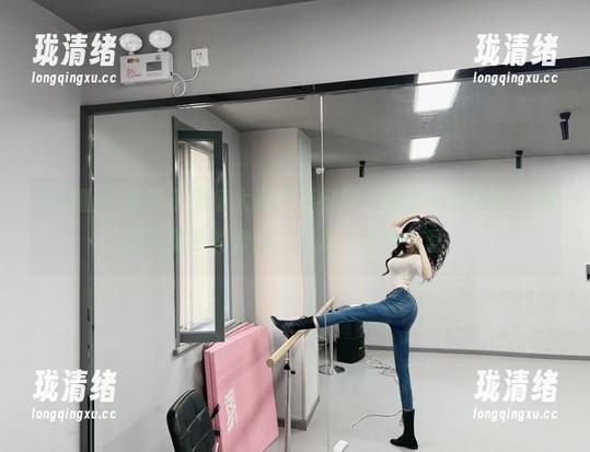 微密圈 - 那兔子颜值太高，葛征的“超级福利来啦”里还有免费的套图，真是个意外惊喜？
