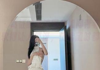 微密圈 – 葛征的高清图片如同青春易碎的梦，温软得让人惊讶，仿佛随时都要溃散。