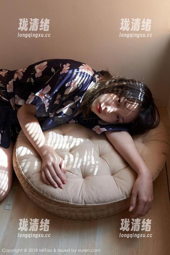 蜜桃社 - 跟随小魔女lily的居家风，应该也要有壁纸美图吧？