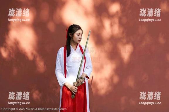 蜜桃社-萌美Moemi 蜜桃社 - 在萌美Moemi的美脚图库,新推出的最新作品简直让人想多看几眼!