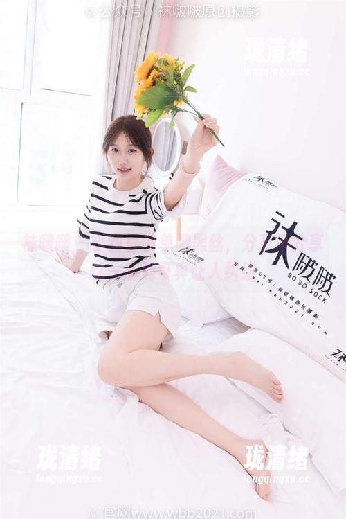 袜啵啵 - 小甜豆的单腿黑丝，分享不分享这一脑洞可真让人纠结