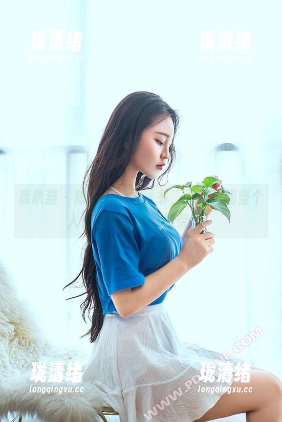 轰趴猫 - 陈雅漫的黑丝书，最新美图整个人都是走路带风的架势！
