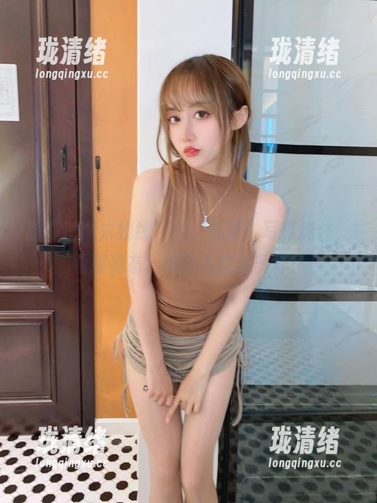 被“过期米线线”的“礼服”写真迷住，看那姿态，难怪人这么多样！