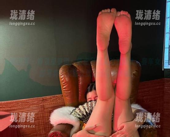 迷人的五姨太 微密圈 - 背景是赛道,焦点是迷人的五姨太,赛车女郎写真合集很快就让你目不转睛