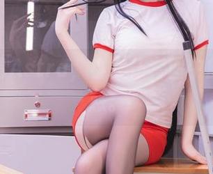 模特雪晴Astra，小女仆套图中的隐晦魅惑。