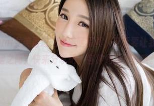 青豆客 – Yumi尤美最近这套美腿写真，是否要让我流浪在腿与腿之间？快来分享吧，各种角度都有哦。