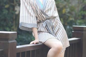 魔镜街拍全集拿出来晒一晒：黑丝蕾丝紧身裙，禁忌的美
